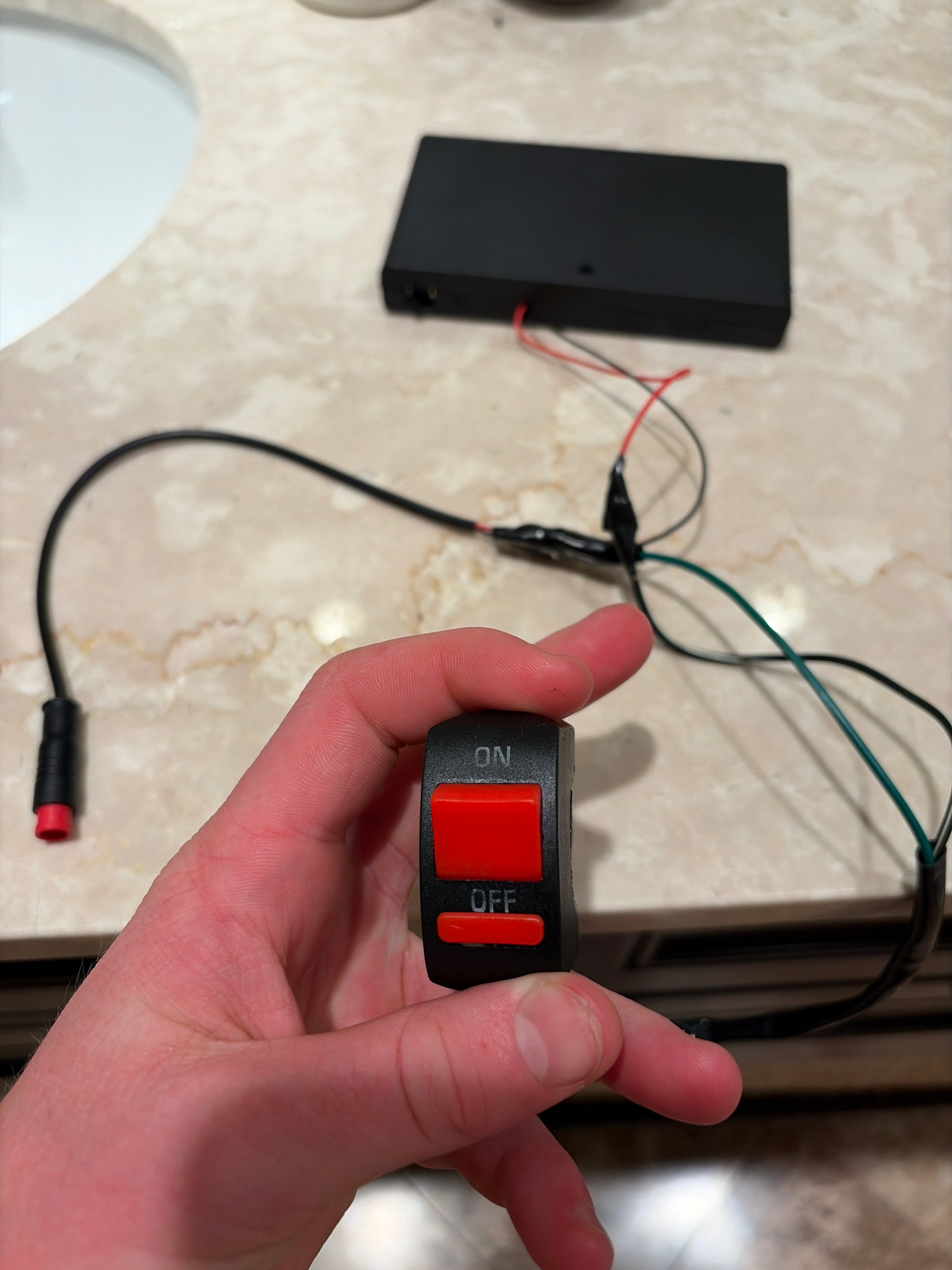 “Plug n play” battery pack for super73